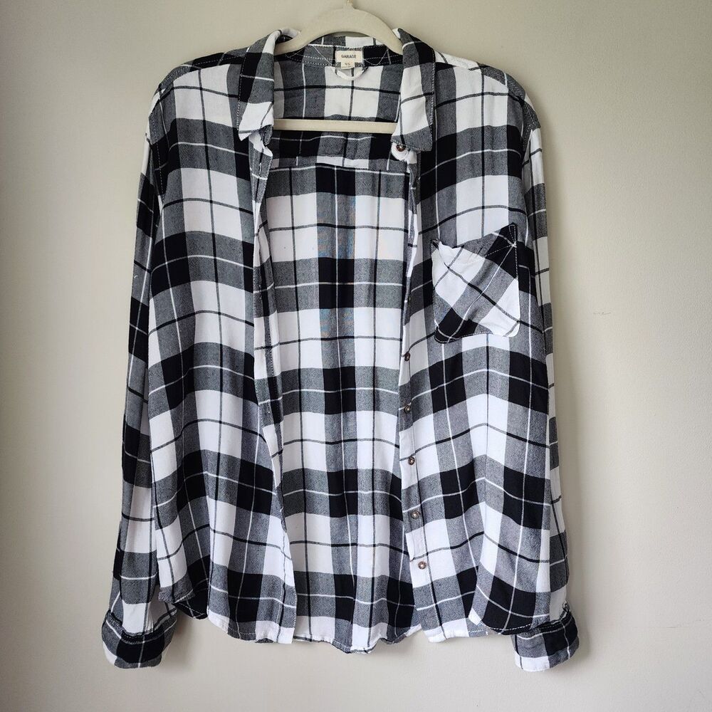 Women's Garage Plaid Lightweight Flannel Button Down (M)